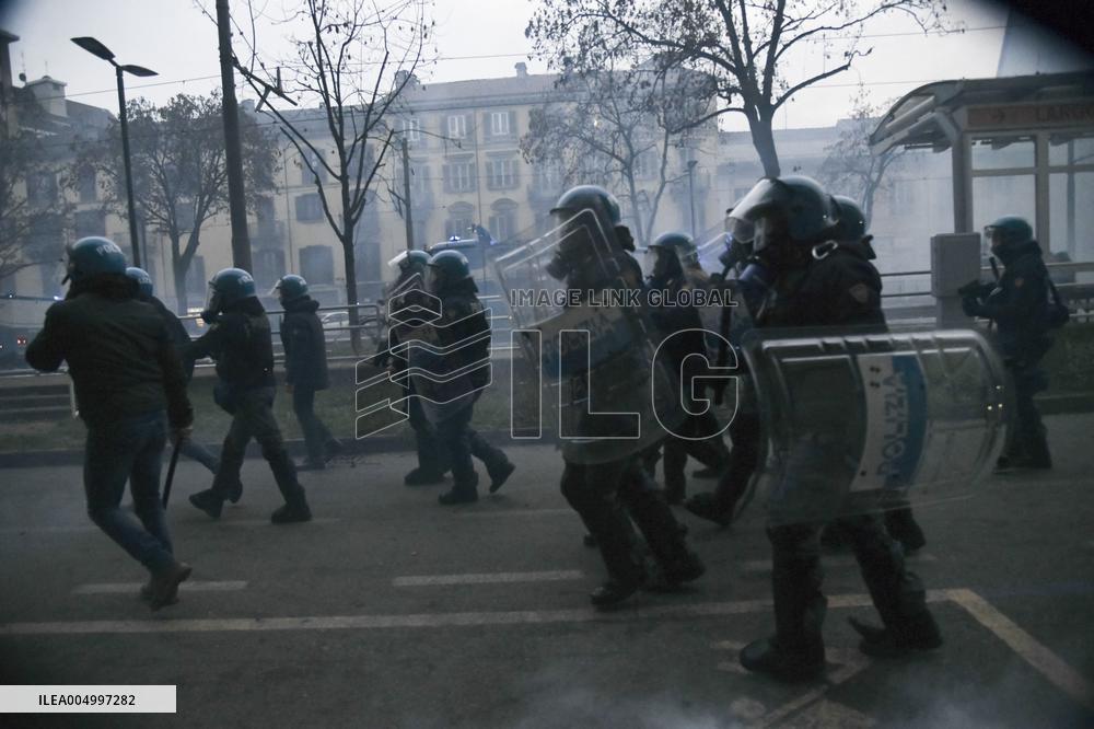 Protest Aska Non Si Chiude In Torino - Italy