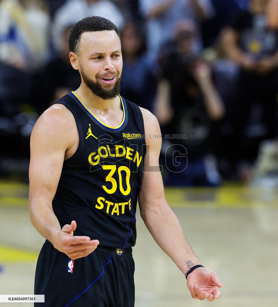 NBA - Warriors vs Suns - San Fransisco