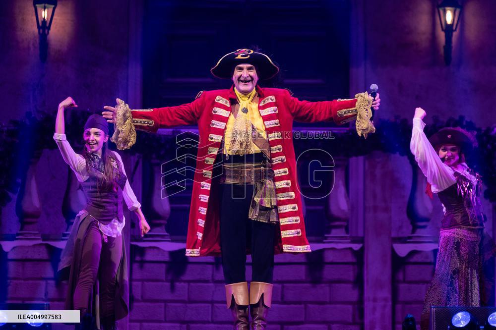 Premiere of Gi-Ga Gantische Christmas Show - Rotterdam