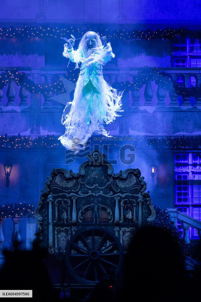 Premiere of Gi-Ga Gantische Christmas Show - Rotterdam