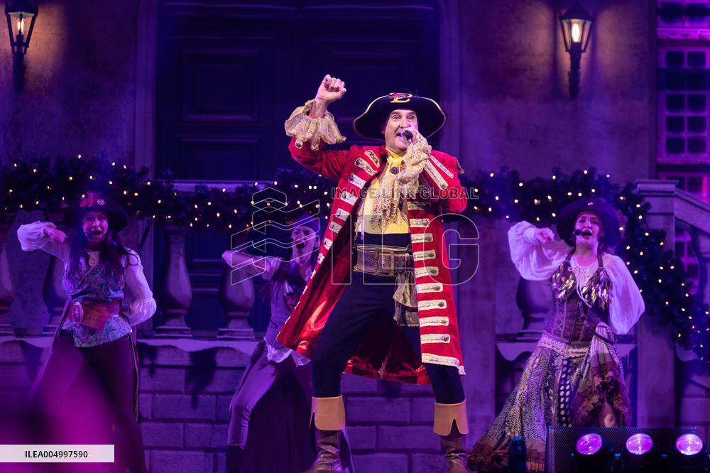 Premiere of Gi-Ga Gantische Christmas Show - Rotterdam