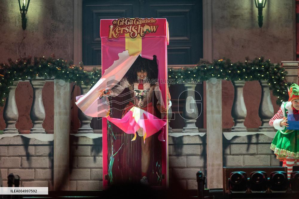 Premiere of Gi-Ga Gantische Christmas Show - Rotterdam