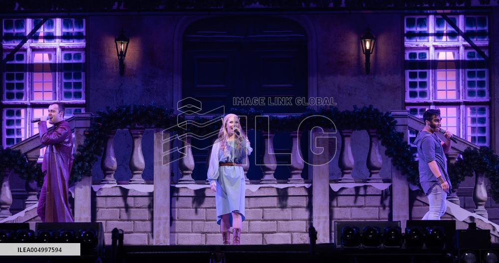 Premiere of Gi-Ga Gantische Christmas Show - Rotterdam