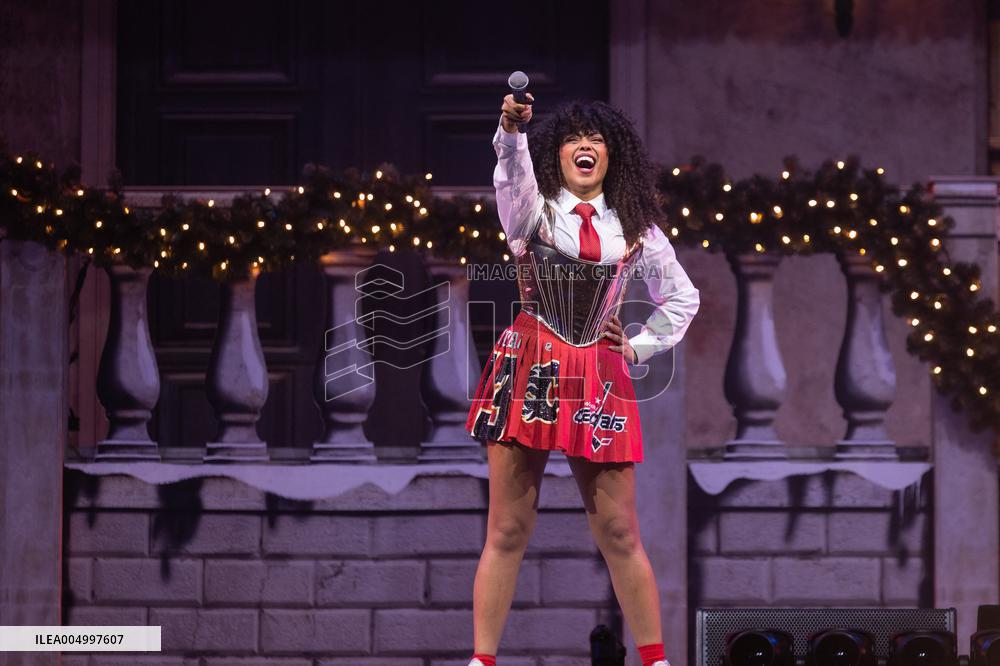 Premiere of Gi-Ga Gantische Christmas Show - Rotterdam