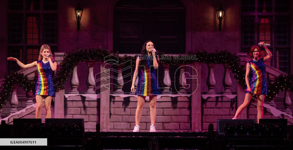 Premiere of Gi-Ga Gantische Christmas Show - Rotterdam