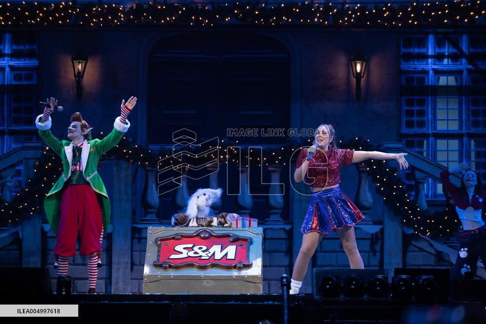 Premiere of Gi-Ga Gantische Christmas Show - Rotterdam