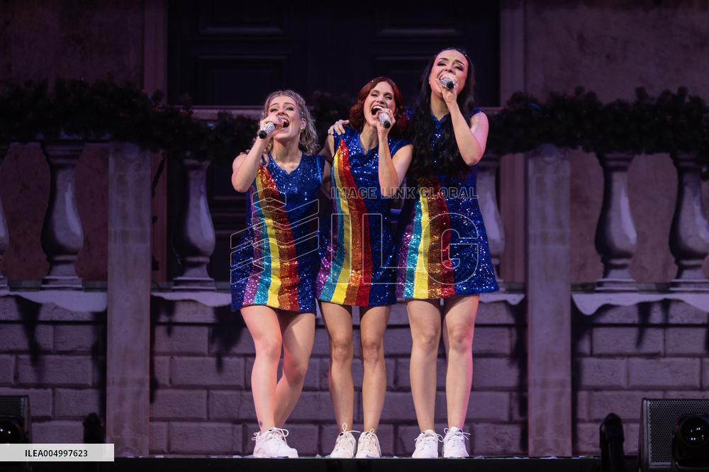 Premiere of Gi-Ga Gantische Christmas Show - Rotterdam