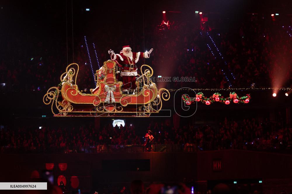 Premiere of Gi-Ga Gantische Christmas Show - Rotterdam