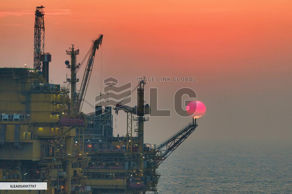 Chinese Offshore Oil And Gas Platforms - Bohai Oilfield