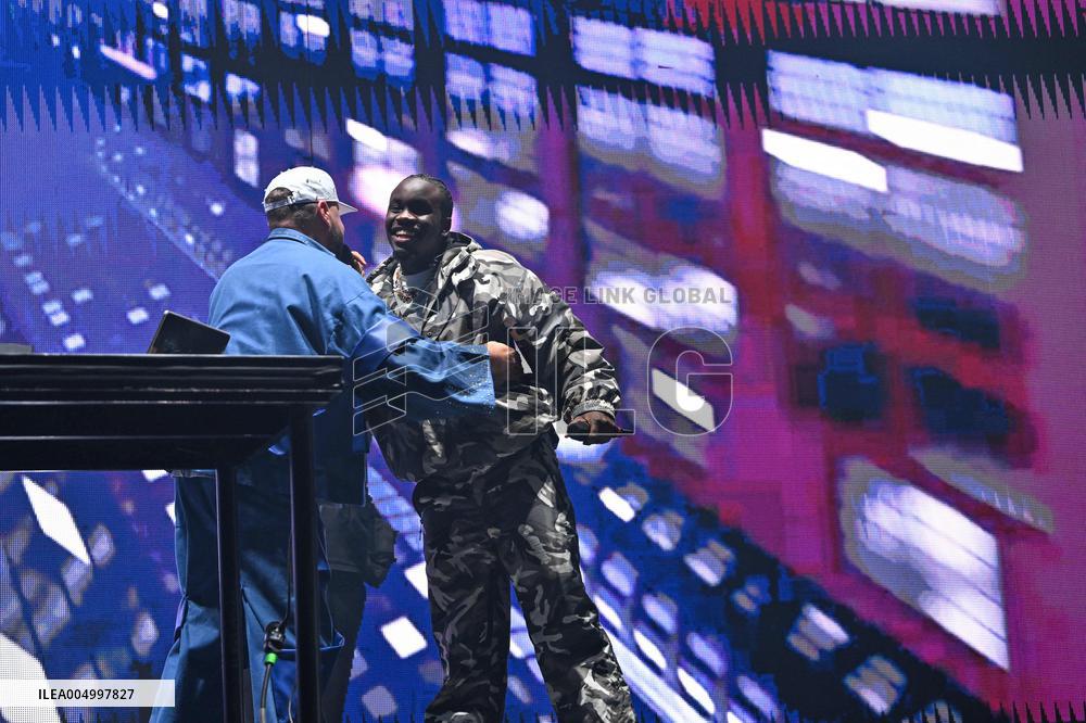 DJ Bens Performs at the Defense Arena - Paris