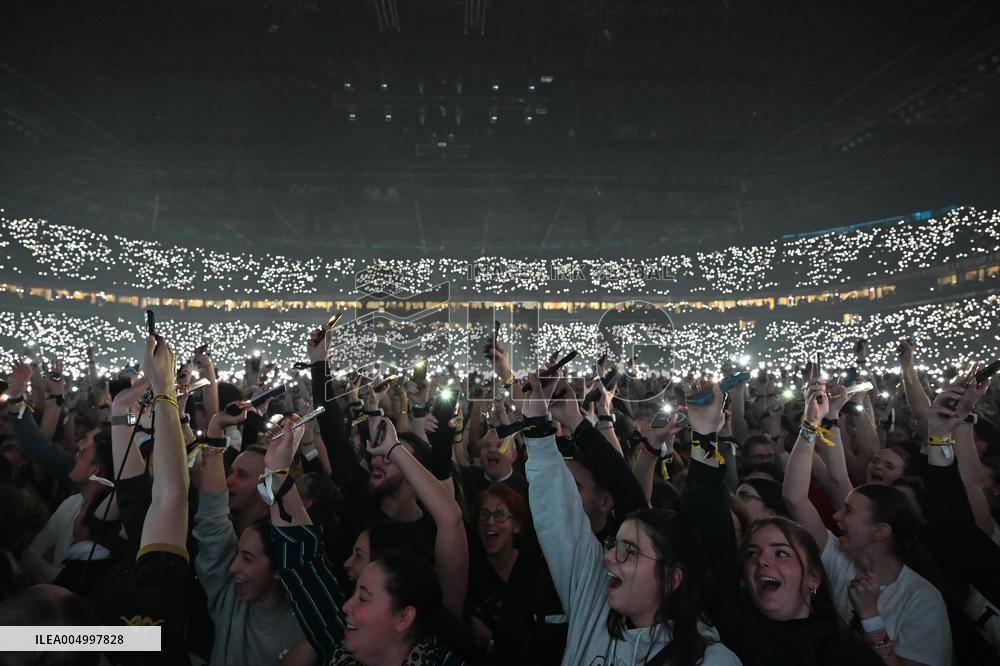 DJ Bens Performs at the Defense Arena - Paris