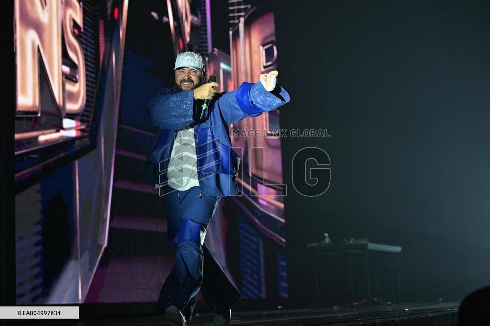 DJ Bens Performs at the Defense Arena - Paris