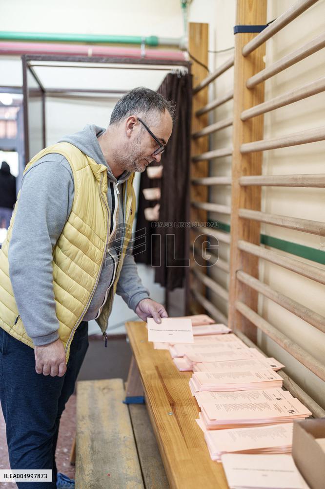 Election Day in Extremadura - Spain