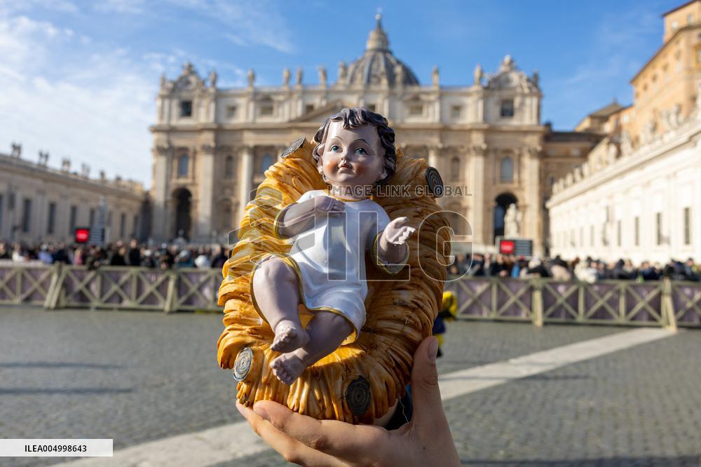 Baby Jesus Figurines During The Angelus Prayer - Vatican