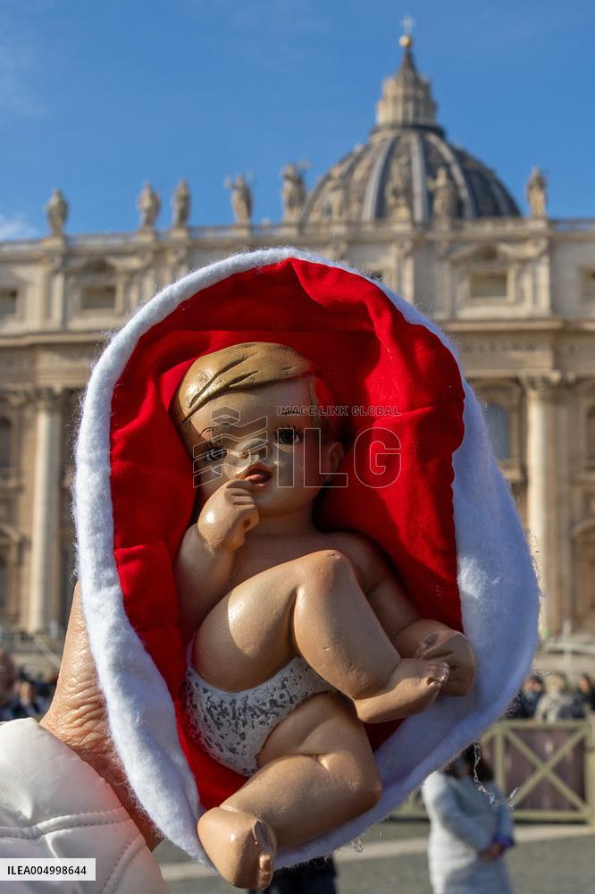 Baby Jesus Figurines During The Angelus Prayer - Vatican