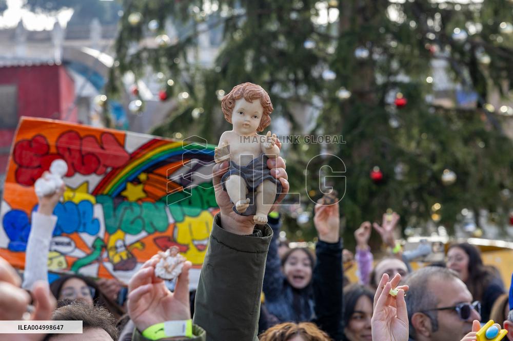 Baby Jesus Figurines During The Angelus Prayer - Vatican