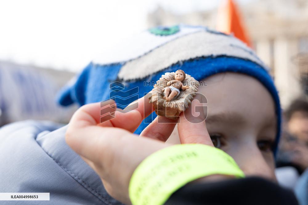 Baby Jesus Figurines During The Angelus Prayer - Vatican