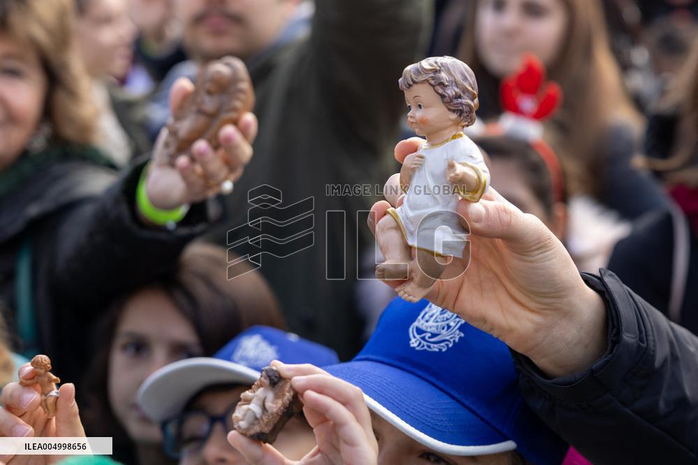 Baby Jesus Figurines During The Angelus Prayer - Vatican