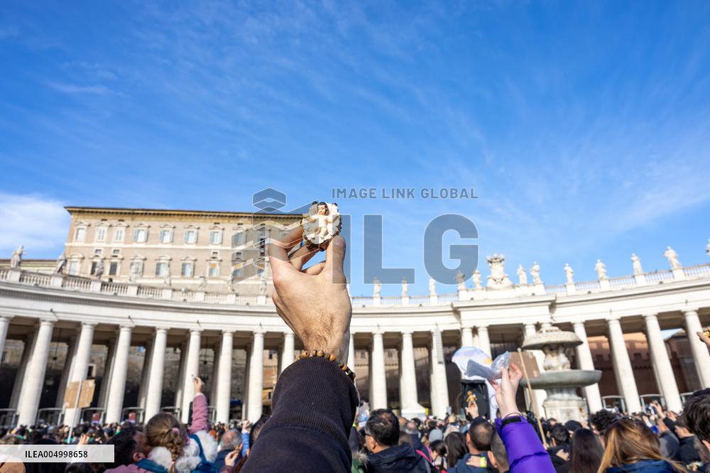 Baby Jesus Figurines During The Angelus Prayer - Vatican
