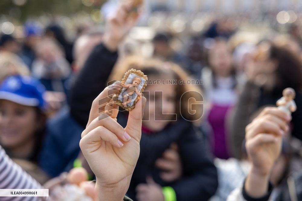 Baby Jesus Figurines During The Angelus Prayer - Vatican