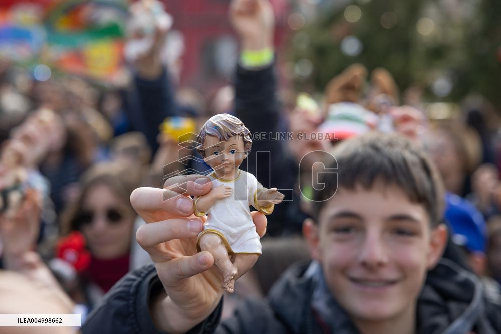 Baby Jesus Figurines During The Angelus Prayer - Vatican