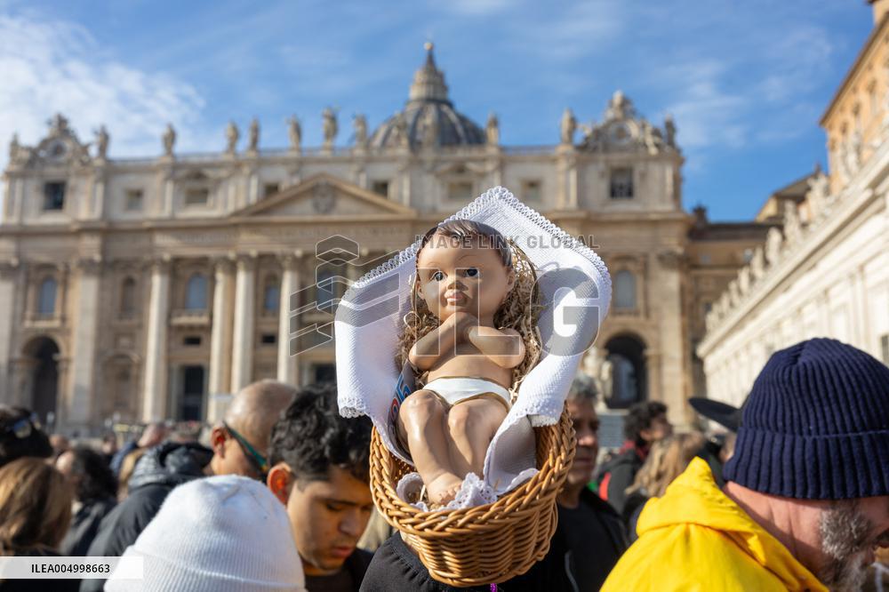Baby Jesus Figurines During The Angelus Prayer - Vatican