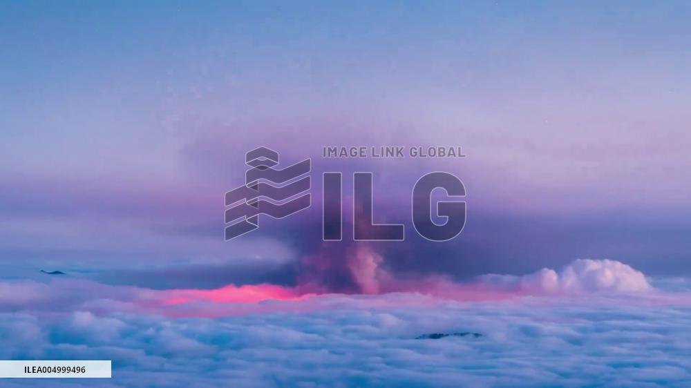 China: Striking Fire-Red Clouds Turn Sky Into Fiery Canvas