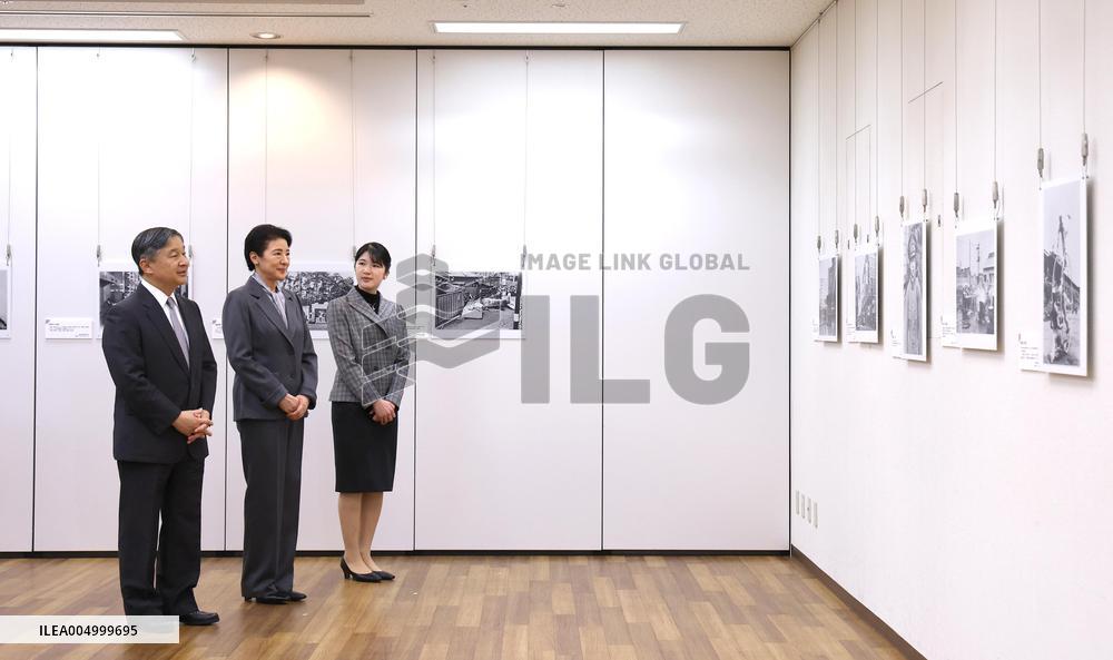 Emperor visits photo exhibition