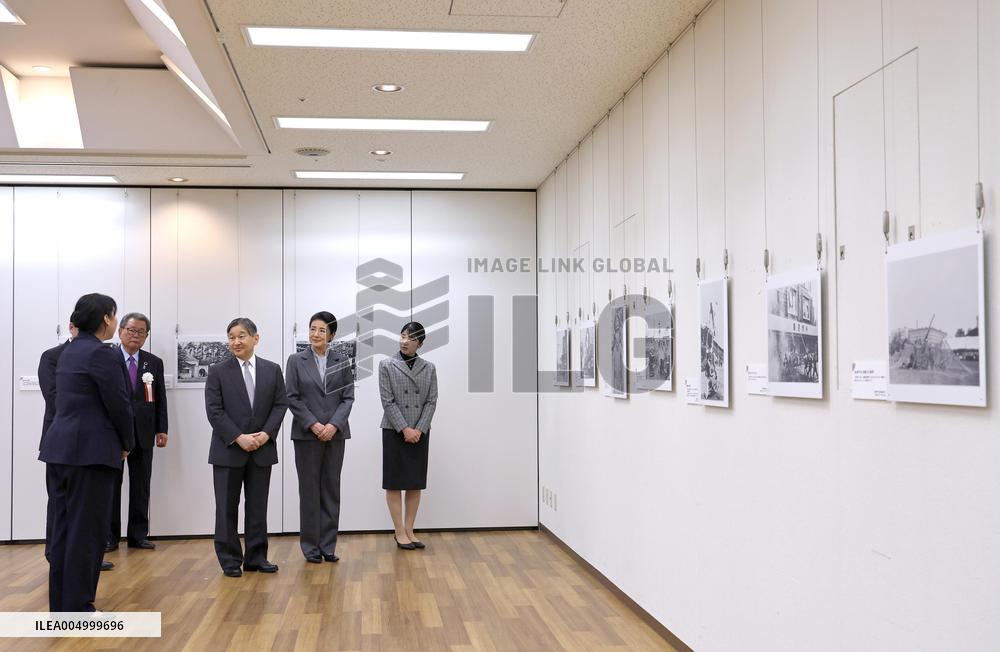 Emperor visits photo exhibition