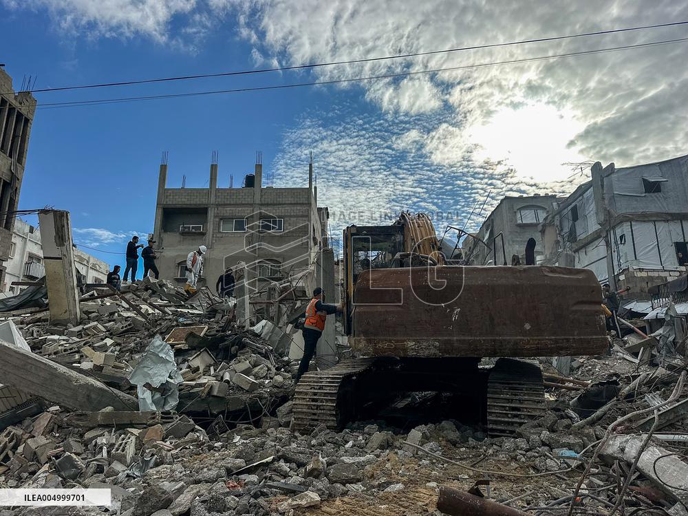 Search Continues for Bodies Under Rubble - Gaza