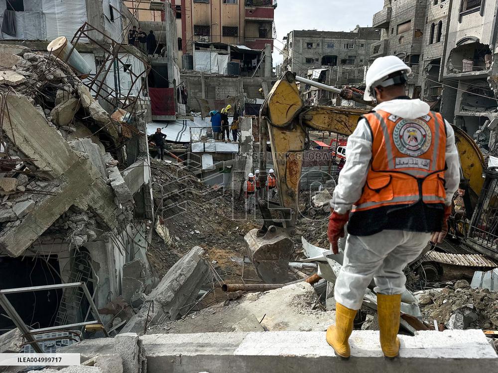 Search Continues for Bodies Under Rubble - Gaza