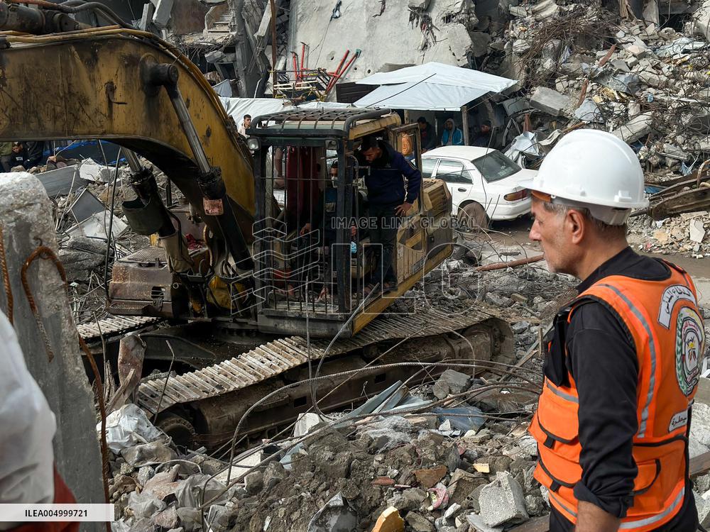 Search Continues for Bodies Under Rubble - Gaza