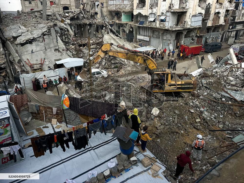Search Continues for Bodies Under Rubble - Gaza