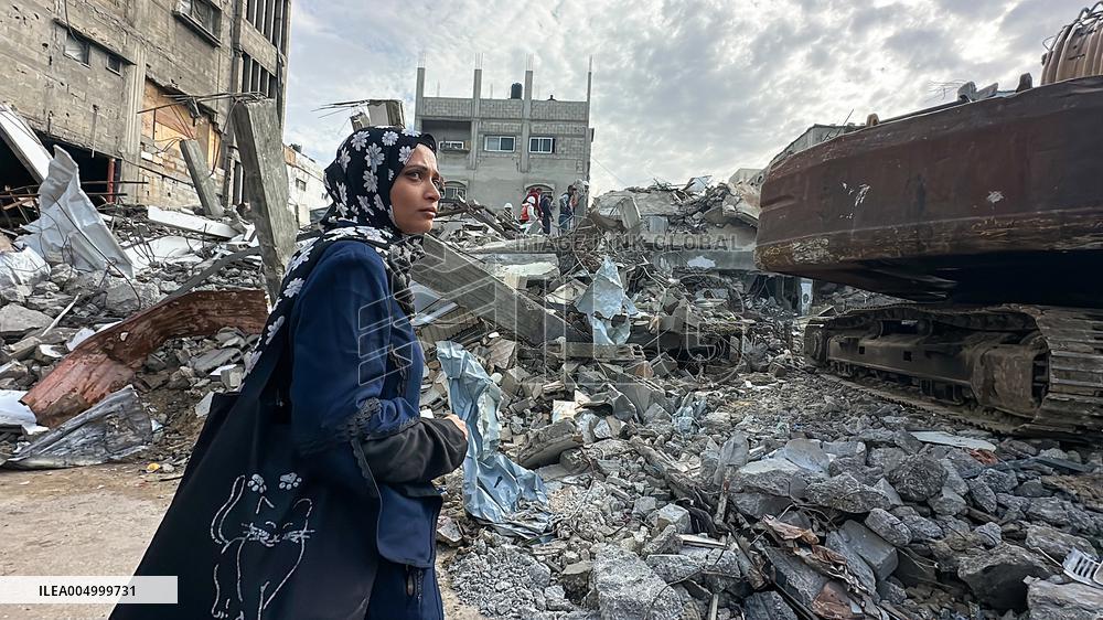 Search Continues for Bodies Under Rubble - Gaza