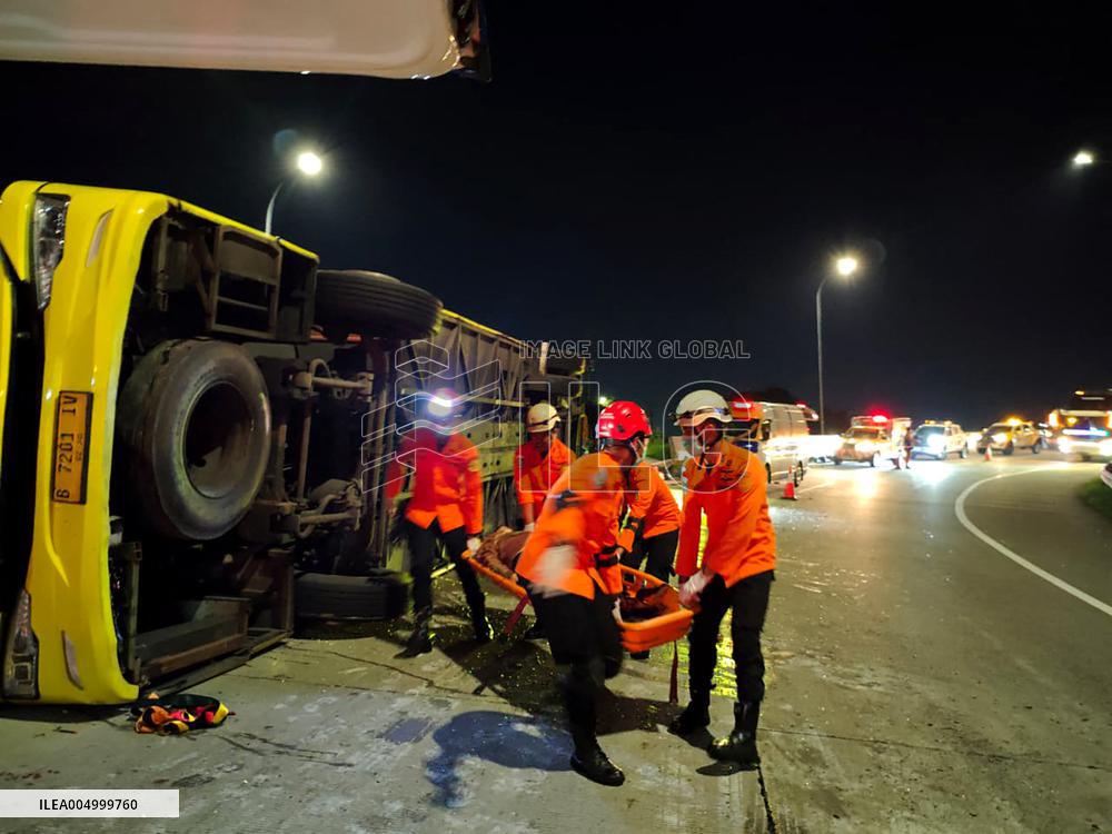 At Least 16 Dead in Indonesia Bus Crash