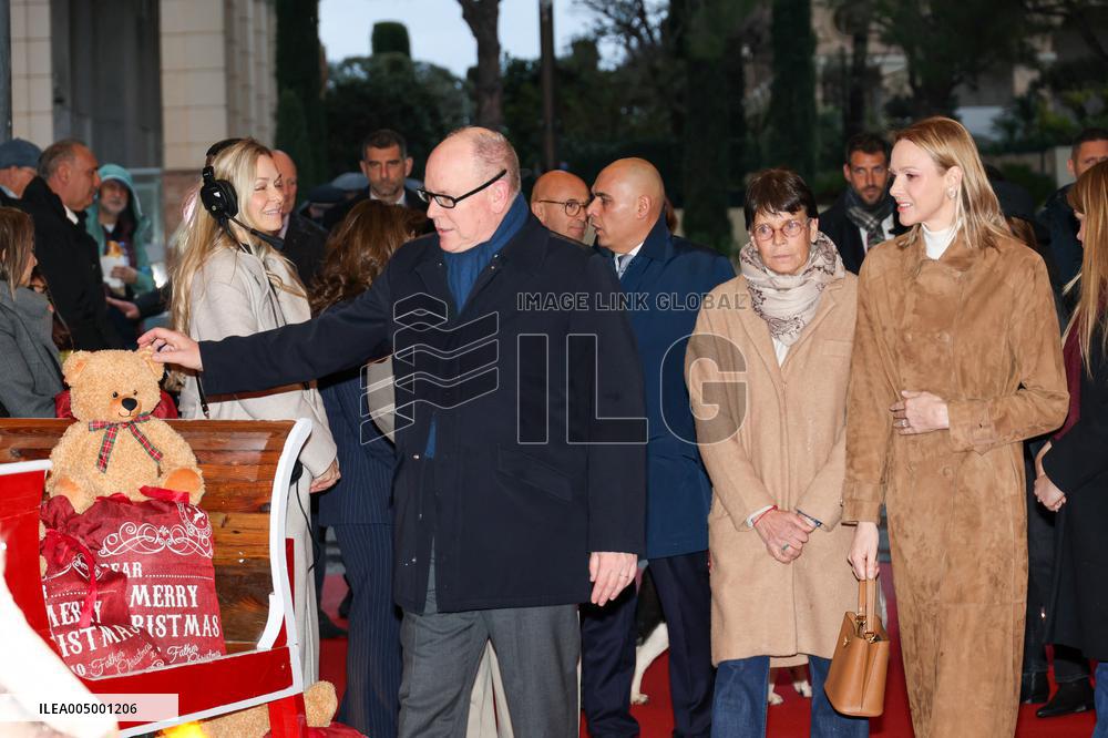 NO TABLOIDS - Princess Charlene and Prince Albert At Show Monaco Sous Les Etoiles - Monaco