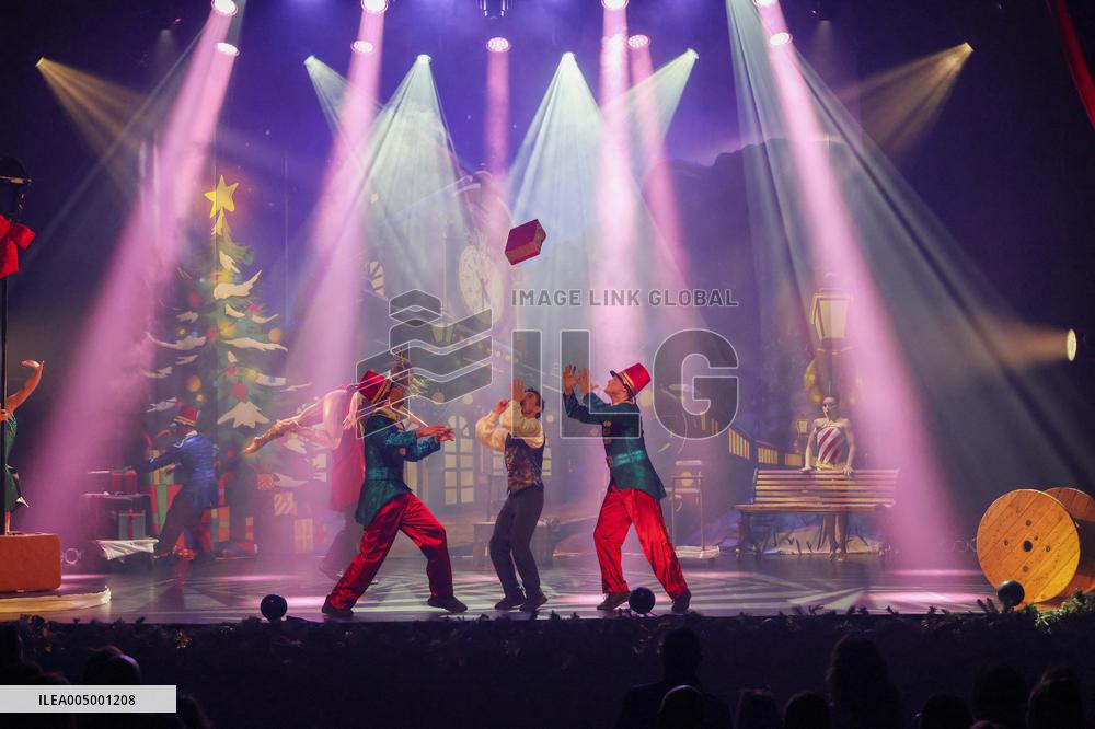 NO TABLOIDS - Princess Charlene and Prince Albert At Show Monaco Sous Les Etoiles - Monaco