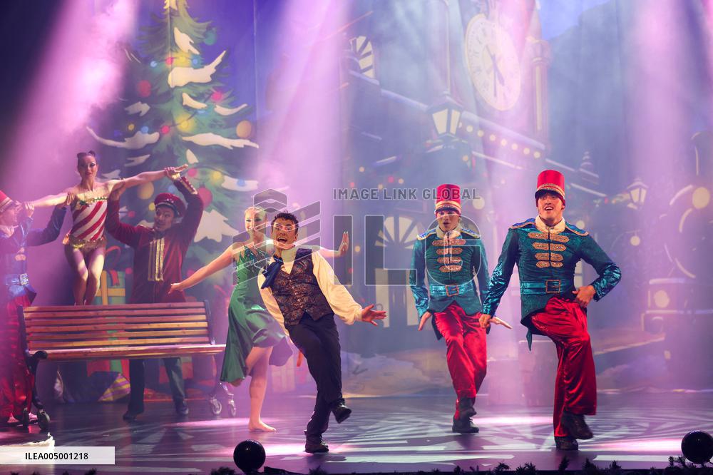 NO TABLOIDS - Princess Charlene and Prince Albert At Show Monaco Sous Les Etoiles - Monaco