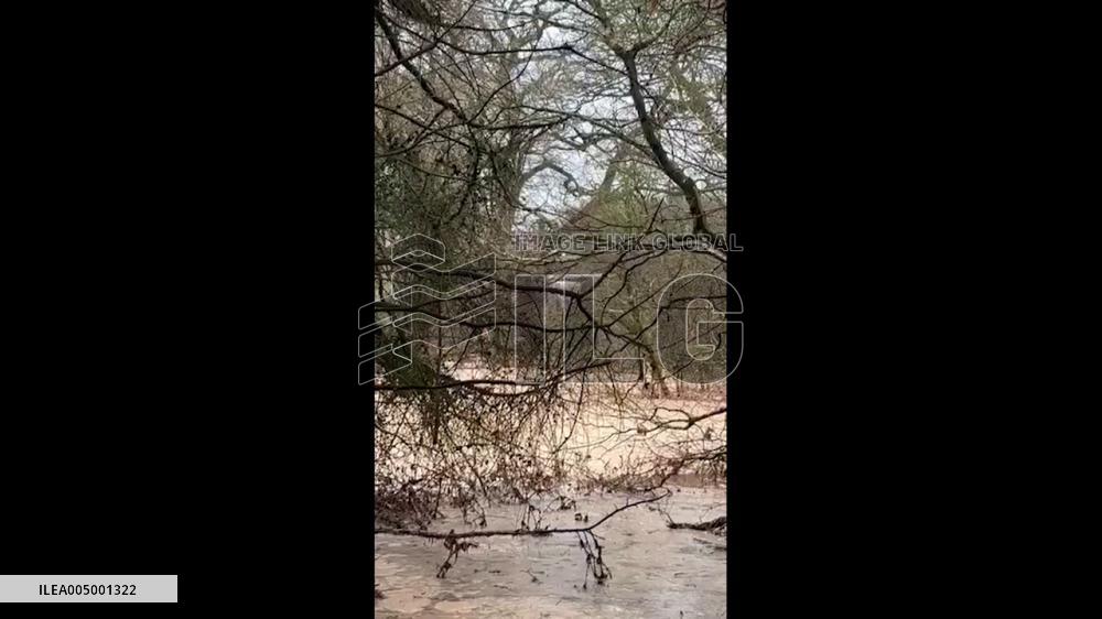 UK: Huge Sinkhole Swallows Boats in Shropshire Canal Breach, More Than 10 Rescued