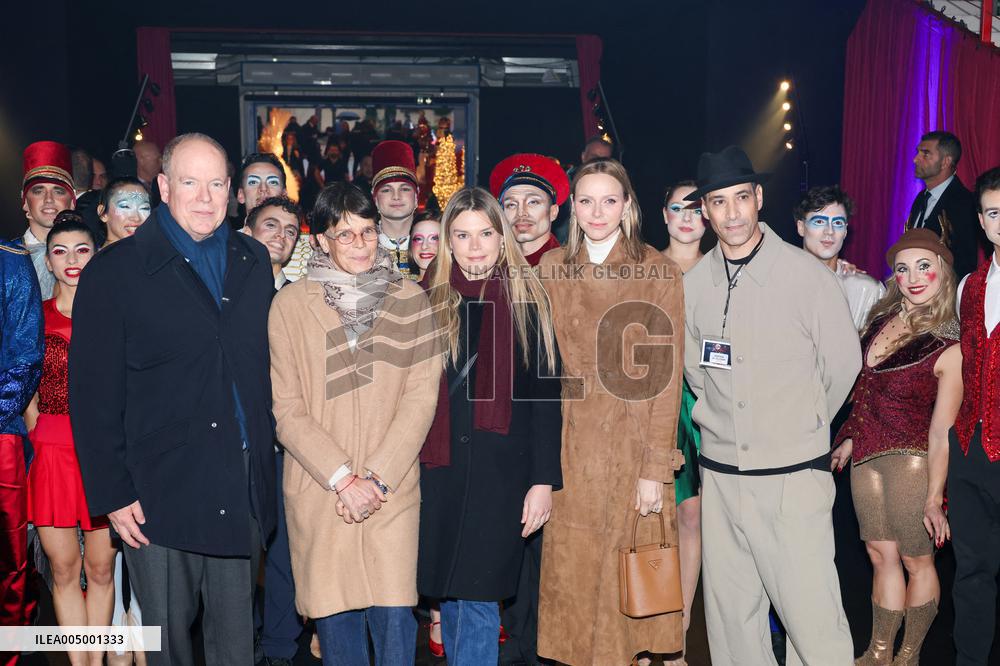 NO TABLOIDS - Princess Charlene and Prince Albert At Show Monaco Sous Les Etoiles - Monaco