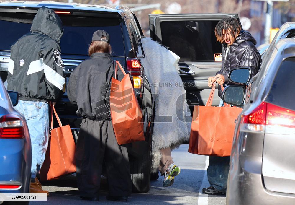 Heidi Klum with her children shopping in New York