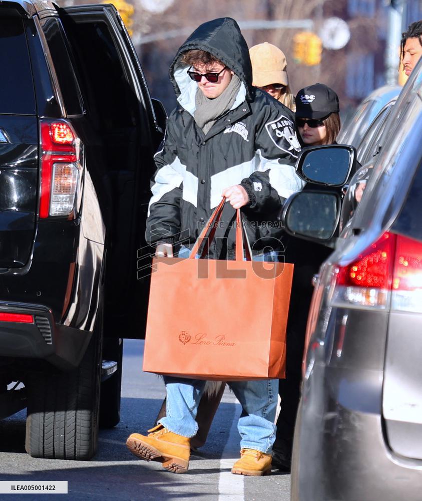 Heidi Klum with her children shopping in New York