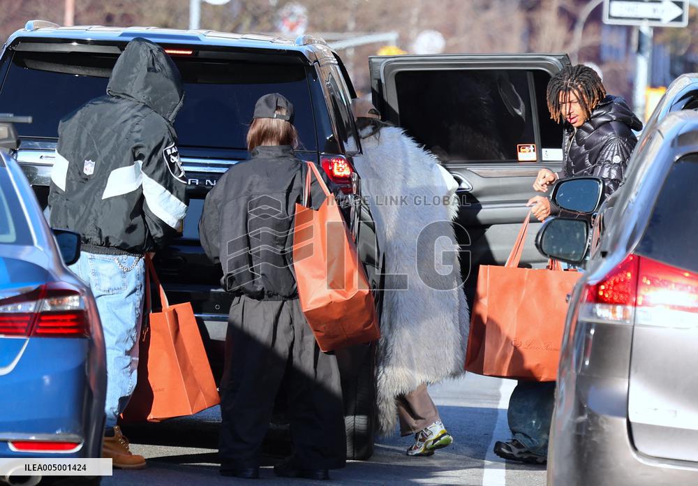 Heidi Klum with her children shopping in New York