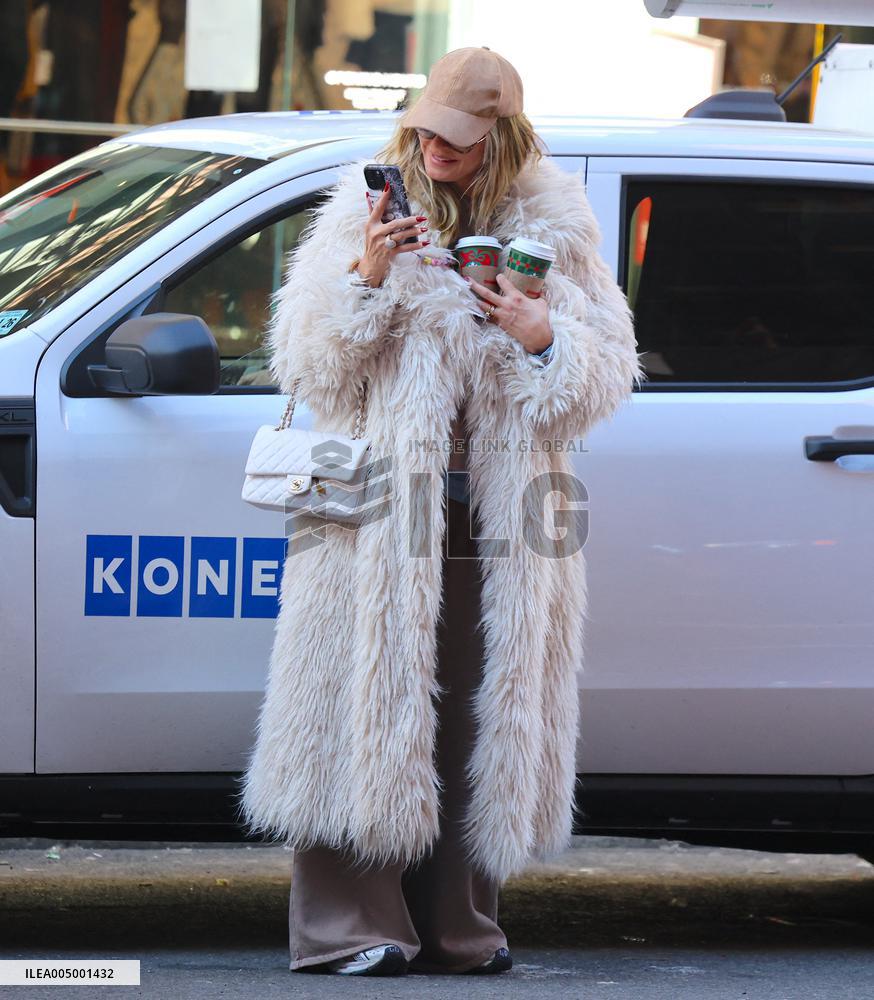 Heidi Klum with her children shopping in New York