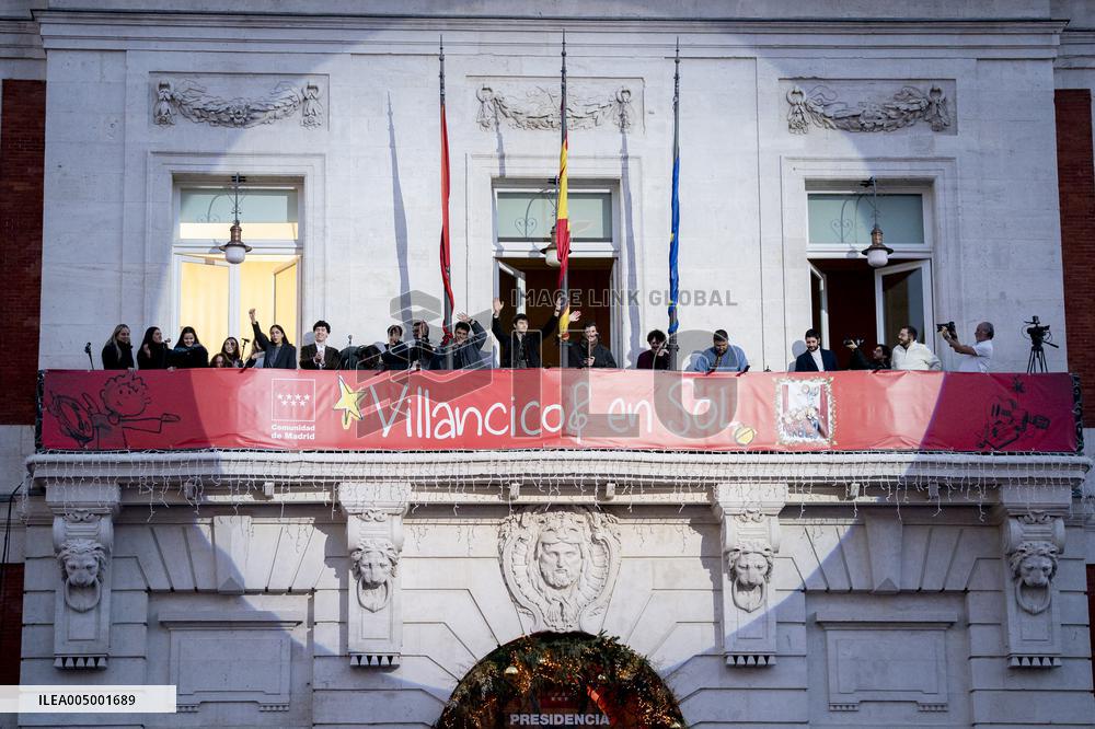 Hakuna Group Music Performs Christmas Carols - Madrid