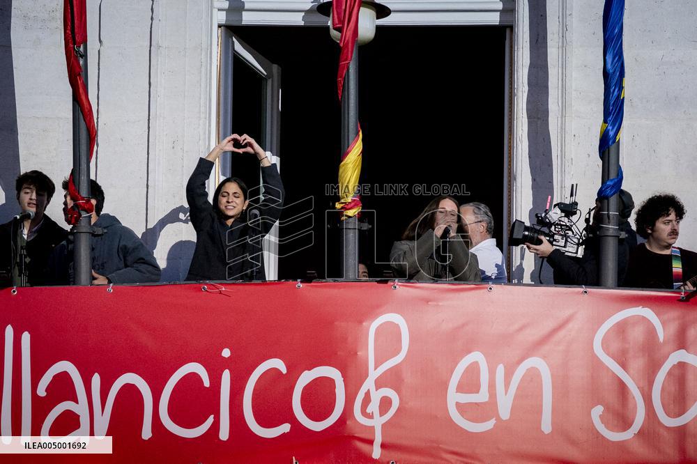 Hakuna Group Music Performs Christmas Carols - Madrid