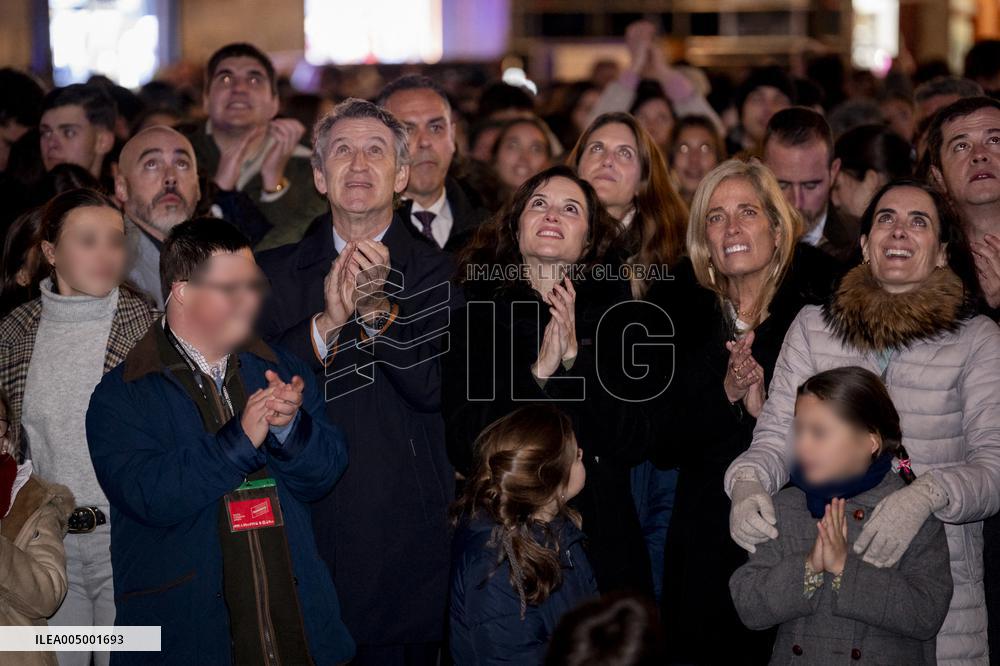 Hakuna Group Music Performs Christmas Carols - Madrid