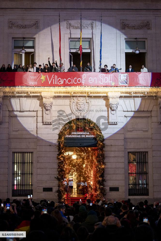 Hakuna Group Music Performs Christmas Carols - Madrid