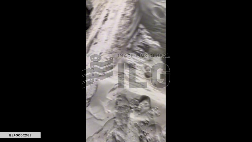 China: Vehicles Stranded in Xinjiang Amid Heavy Snow and Strong Winds
