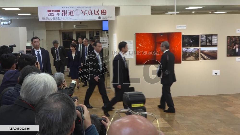 [Breaking News]Japan PM Takaichi visits news photo exhibition